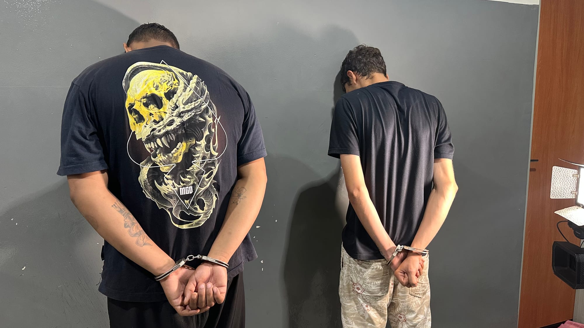 Dois jovens são presos com drogas no bairro São Matheus em Várzea Grande