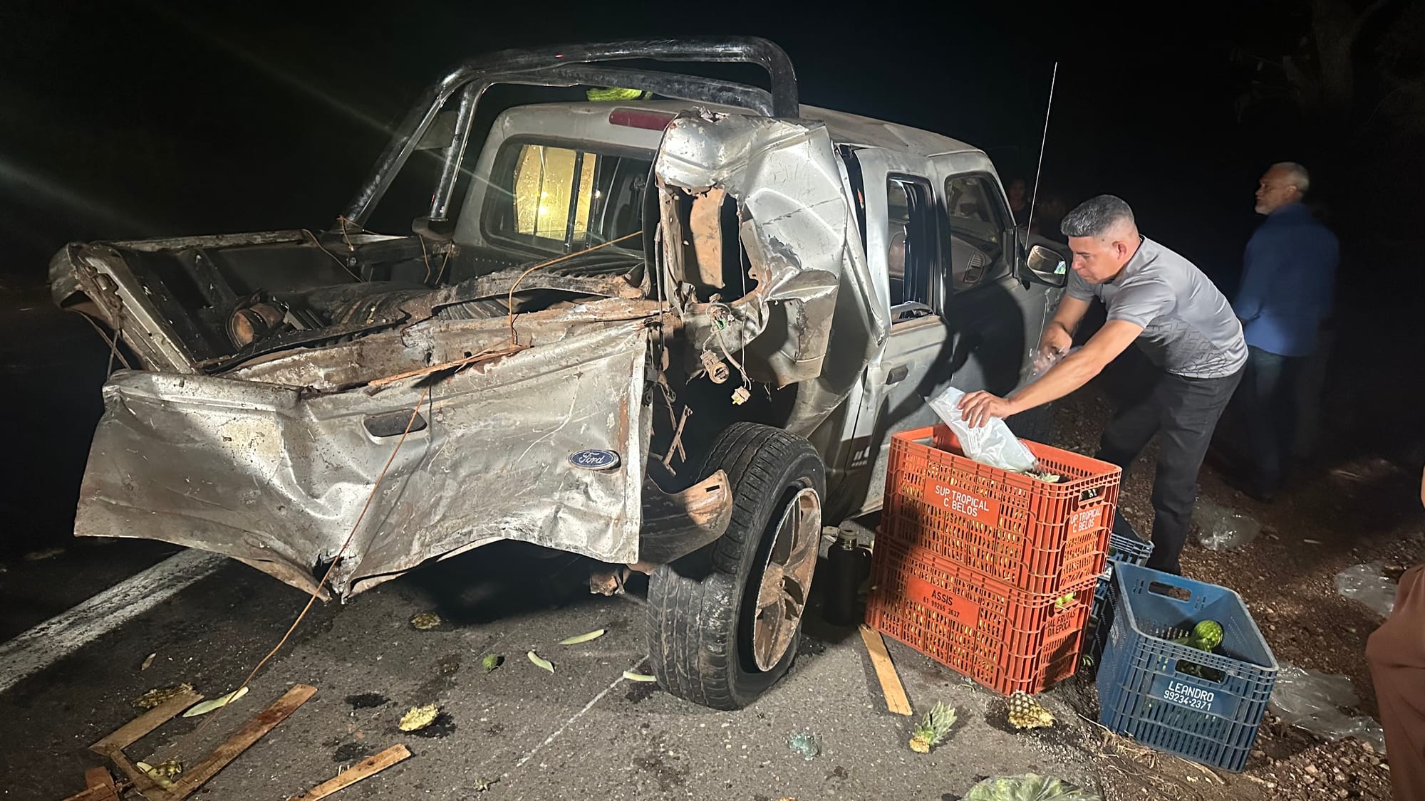 Grave acidente na BR-070 deixa veículos destruídos e motorista perde carga de verduras em Várzea Grande
