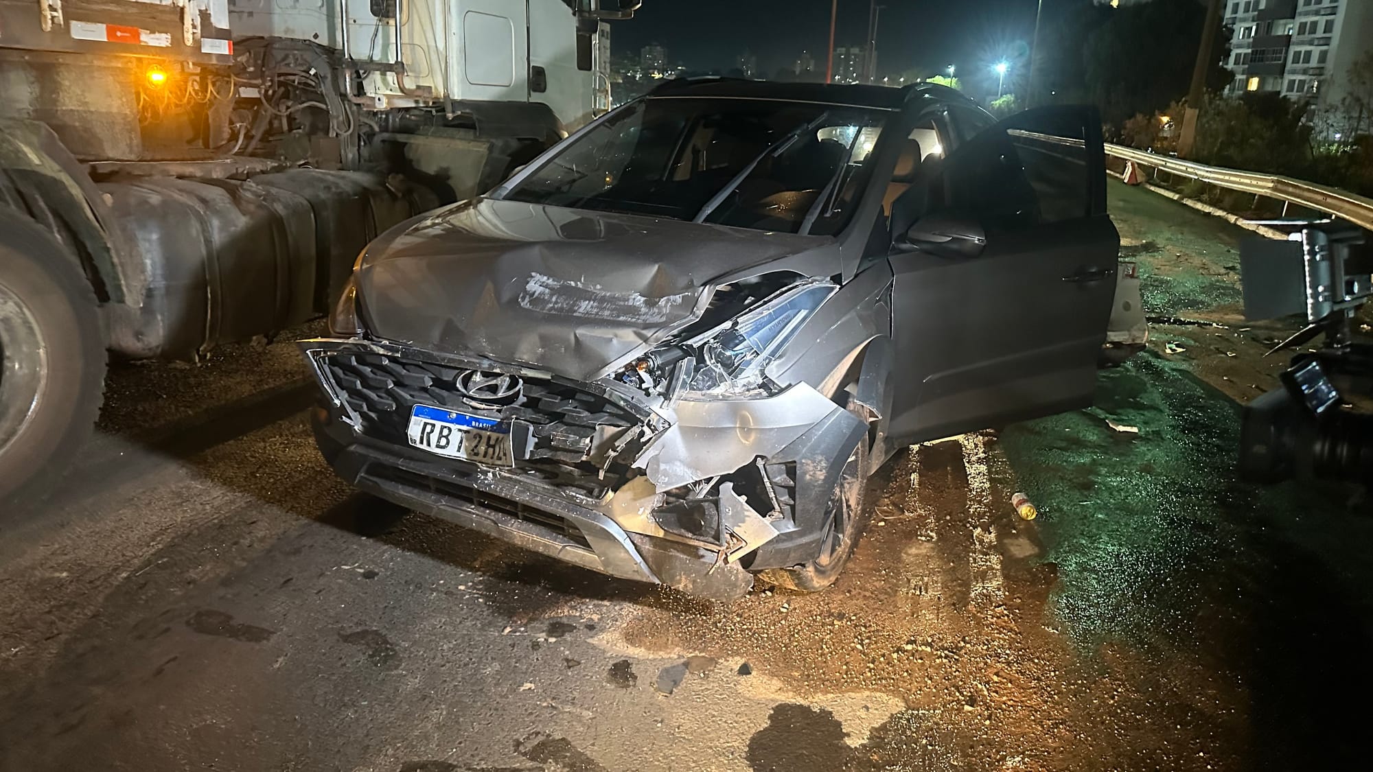 Acidente no viaduto da Miguel Sutil: motorista na contramão foge do local em Cuiabá