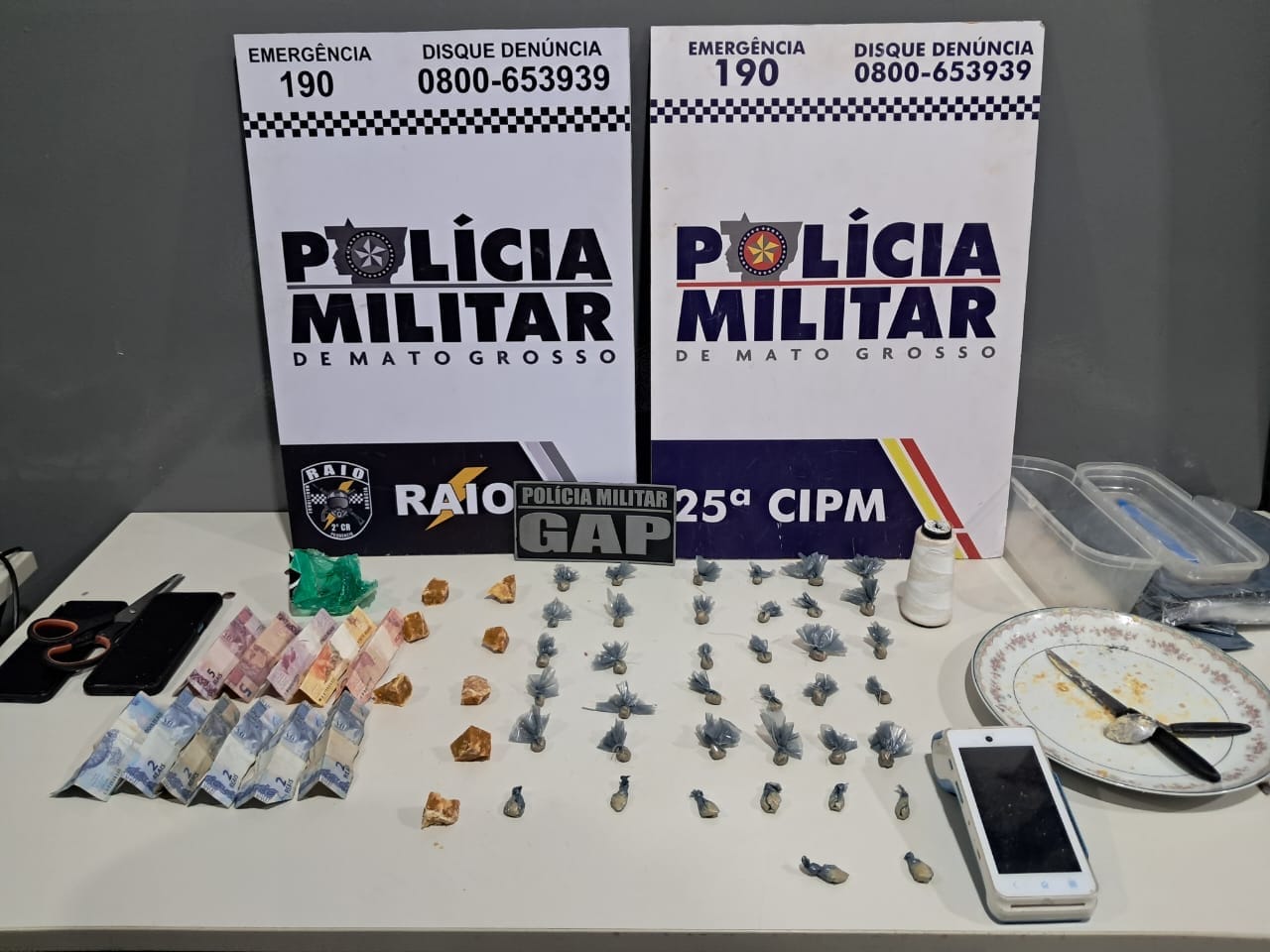 Operação Tolerância Zero apreende drogas em bar no bairro 24 de Dezembro em Várzea Grande