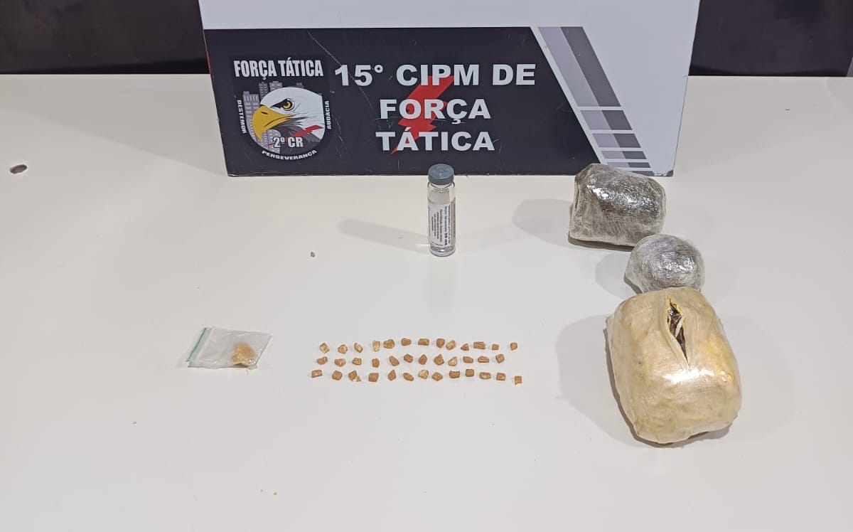 FORÇA TÁTICA DO 2° CR ENTRA EM AÇÃO E PRENDE SUSPEITO COM DROGAS NO BAIRRO MANGA