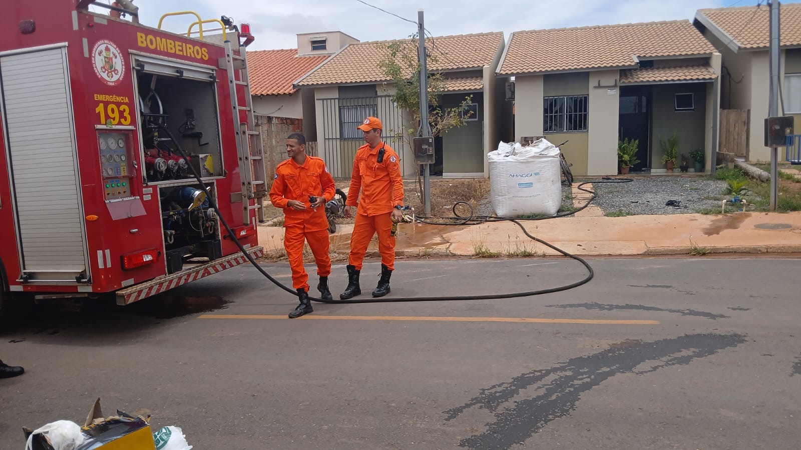 URGENTE: Homem é encontrado morto dentro de casa em Várzea Grande; residência estava em chamas