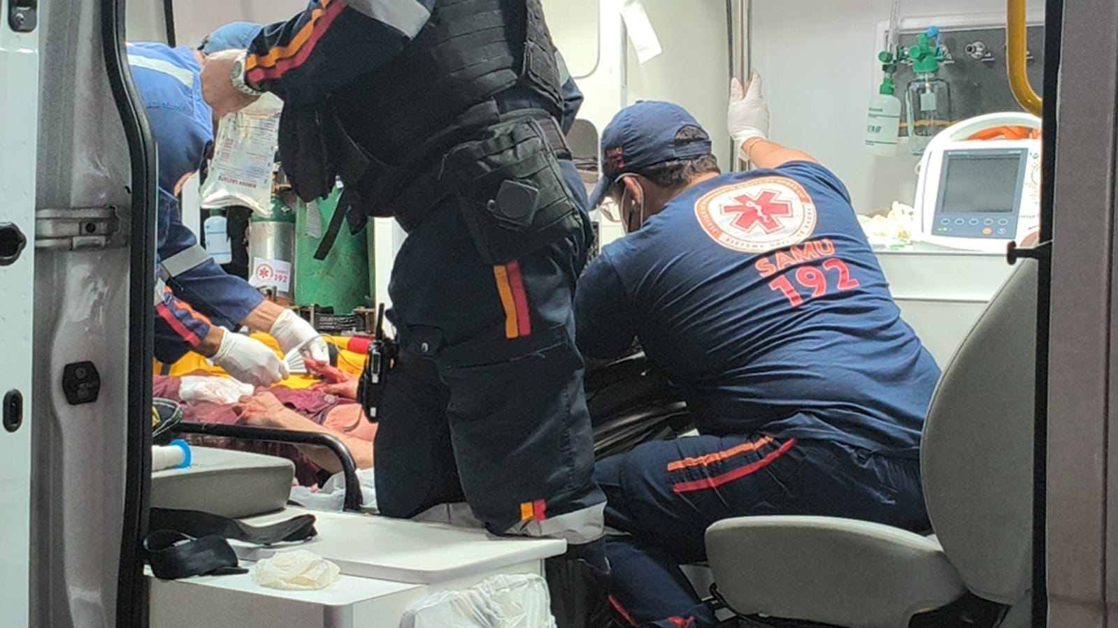 Jovem de 23 anos é esfaqueado durante assalto na Avenida Fernando Corrêa, em Cuiabá