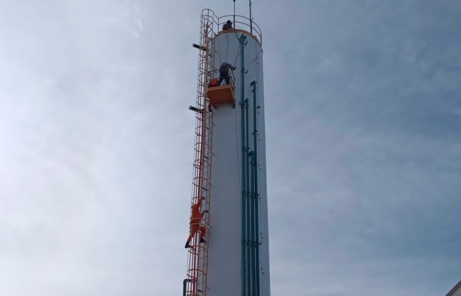 URGENTE: Trabalhador cai dentro de caixa d’água em condomínio de Cuiabá; resgate segue em andamento