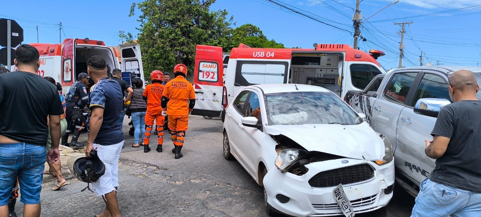 URGENTE neste momento grave acidente deixa gestante de 9 meses e criança feridas em Várzea Grande
