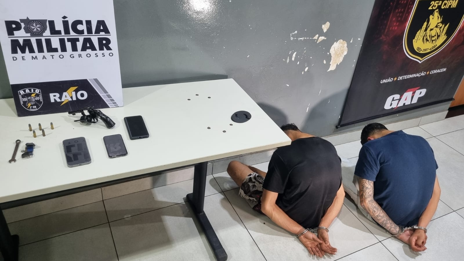 🔴 ATUALIZAÇÃO Dois suspeitos presos e arma apreendida após roubo e confronto em Várzea Grande