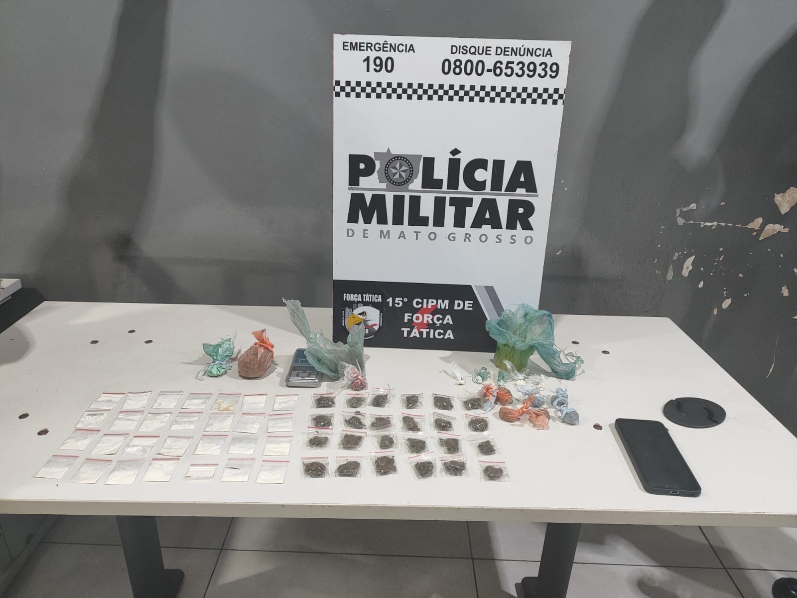 Força Tática estoura ponto de tráfico no Parque do Lago e apreende drogas e moto adulterada em Várzea Grande