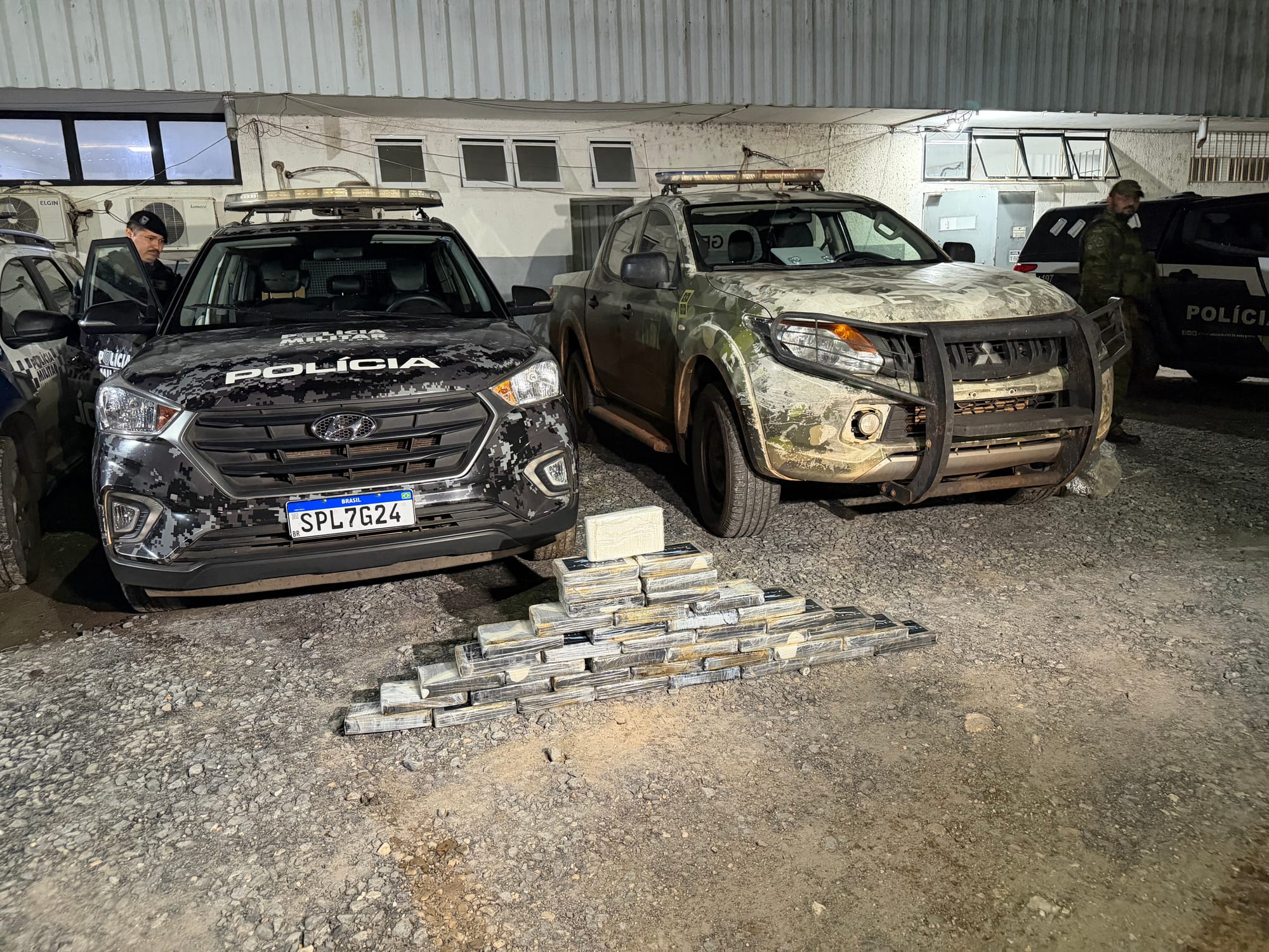 URGENTE: ROTAM e Gefron apreendem 40 quilos de cocaína em carreta na saída de Cuiabá