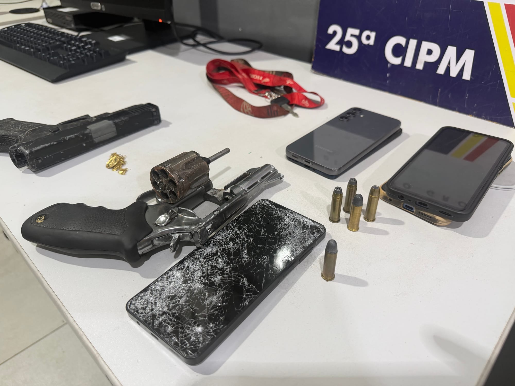 CAIU A DUPLA DO TERROR: menores armados invadem casa, amarram idoso e fazem arrastão em comércios de Várzea Grande