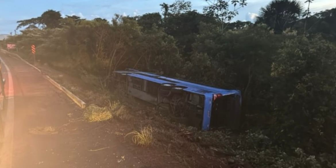 TRAGÉDIA NA BR-158: ÔNIBUS CAI EM RIBANCEIRA E DEIXA MORTOS E FERIDOS