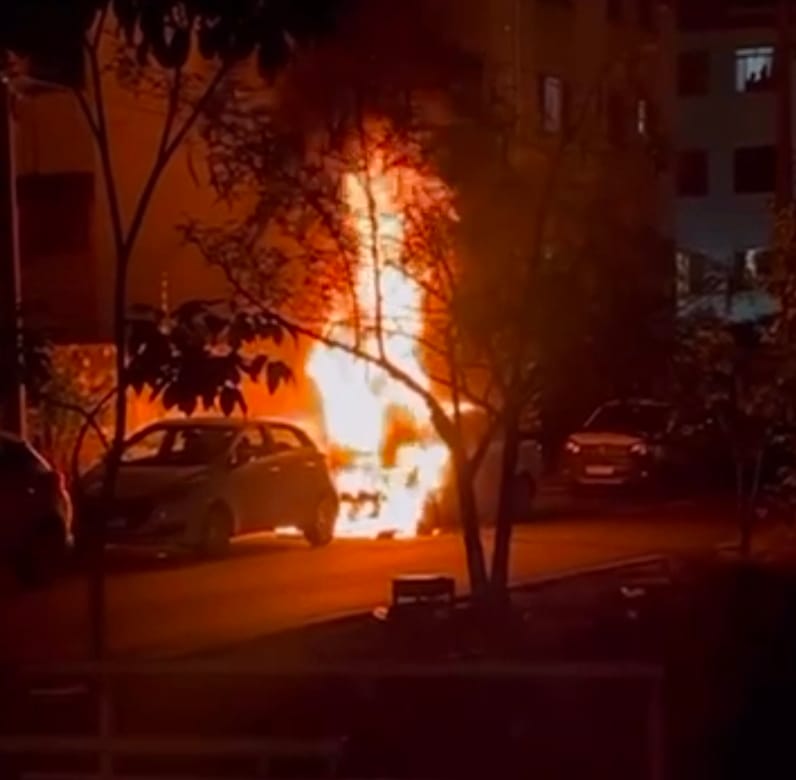Carro pega fogo e explode próximo ao Várzea Grande Shopping