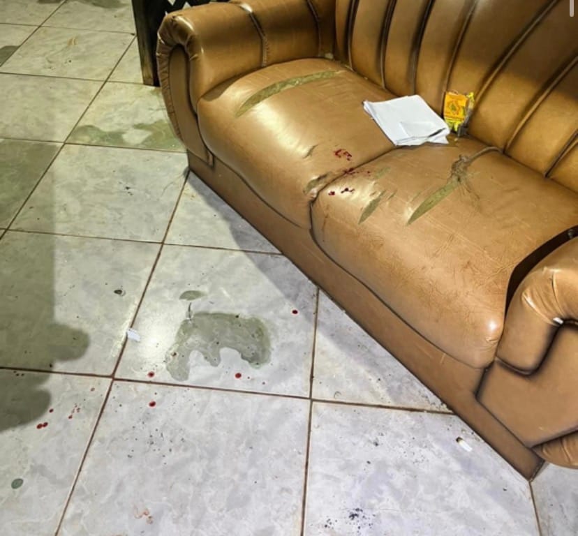 Tentativa de homicídio com facas deixa 3 feridos