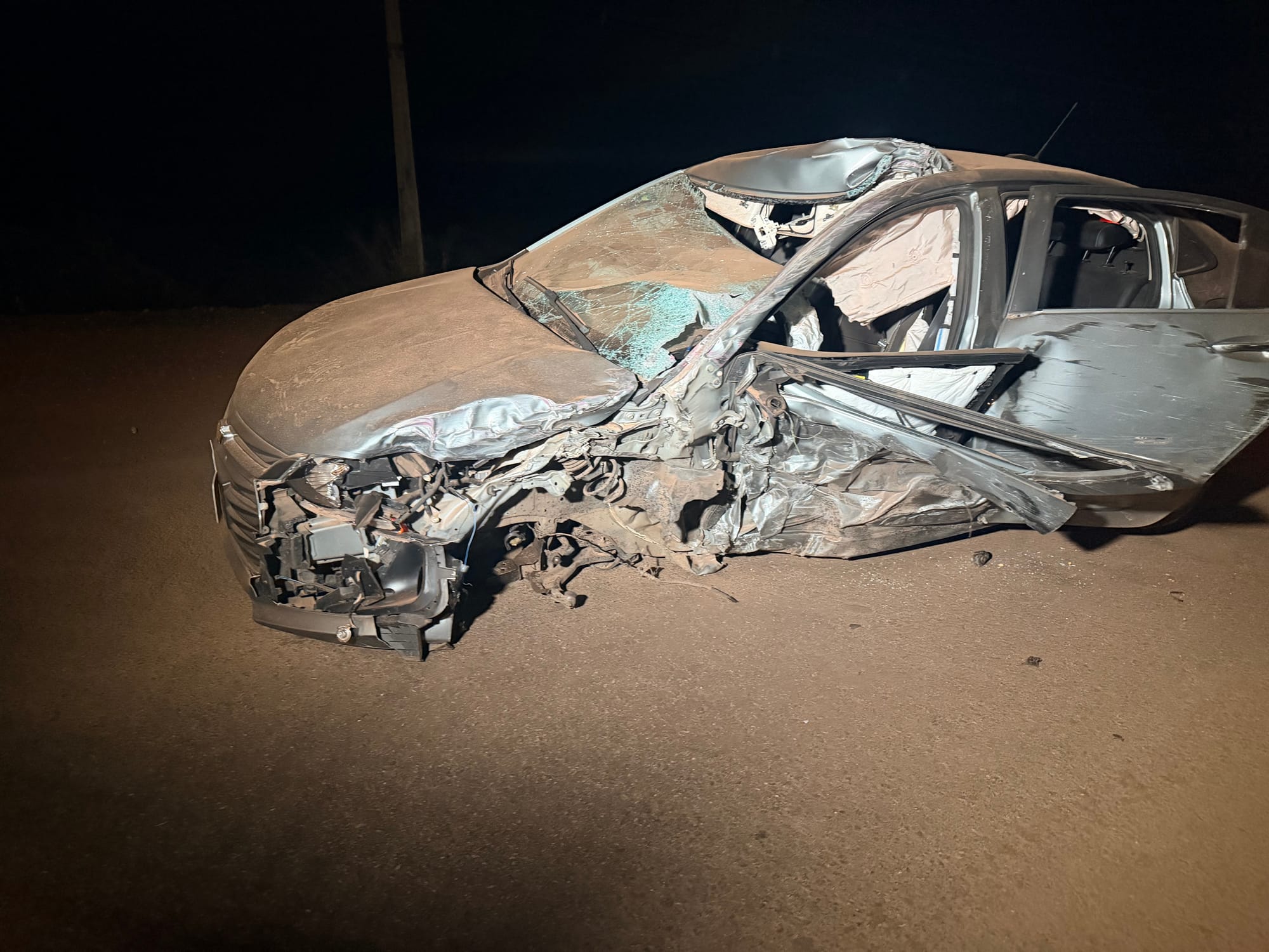 URGENTE; GRAVE ACIDENTE ENTRE CARRO E CARRETA DEIXA FAMÍLIA FERIDA NA RODOVIA DOS IMIGRANTES EM CUIABÁ