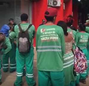 Demissões sem pagamento geram protesto de funcionários da Eletroconstro na Câmara de Várzea Grande