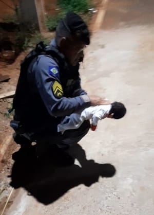 Sargento da PM salva recém-nascido engasgado em Alto Taquari