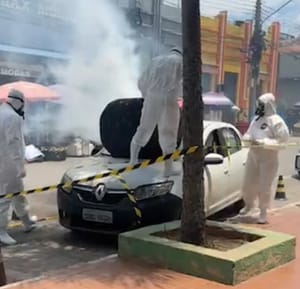 Astronautas, meteoro e carro destruído: merchandising maluco vira atração em Cuiabá!