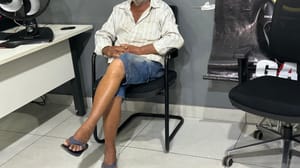 Idoso de 81 anos é preso após correr atrás da vizinha com uma peixeira para matá-la em Várzea Grande