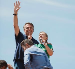 “Essa foto ganhou outro peso”: Flávia Moretti reage à prisão do ex-presidente Bolsonaro e Post viraliza
