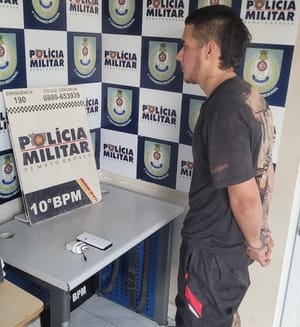 VEJA VIDEO: SUSPEITO É PRESO APÓS FURTO NA RODOVIÁRIA DE CUIABÁ