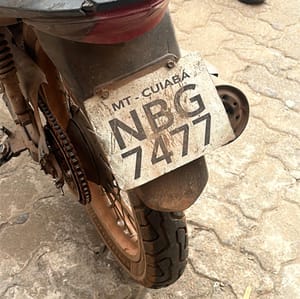 Guarda Municipal flagra motociclista com placa adulterada e sem habilitação na região central de Várzea Grande