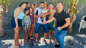 Morador do Jardim Imperial ganha R$ 10 mil no MTCAP deste domingo e comemora com a família em Várzea Grande