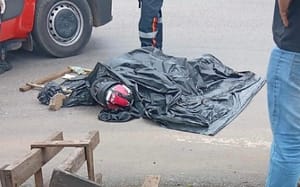 MULHER MORRE E OUTRA FICA FERIDA APÓS ACIDENTE GRAVE COM CAMINHÃO NO DISTRITO INDUSTRIAL