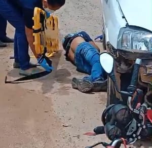 ACIDENTE EM NOBRES: MOTOCICLISTA FICA FERIDO APÓS COLISÃO COM CARRO NO BAIRRO SÃO JOSÉ