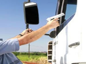 ROUBO NA BR-070: MOTORISTA É ABORDADO POR CRIMINOSOS ARMADOS E TEM MALOTE COM MAIS DE R$ 10 MIL LEVADO