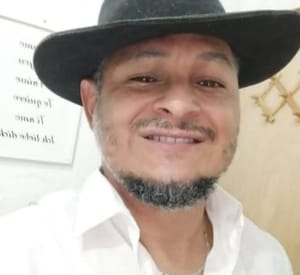 Carro é encontrado queimado às margens da BR e homem desaparece em Santo Antônio de Leverger