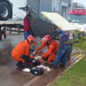 Trabalhador morre após sofrer descarga elétrica durante serviço com caminhão-guincho em Cuiabá