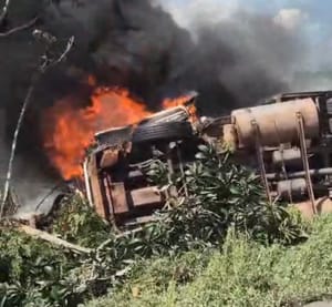 TRAGÉDIA NA BR-070: colisão violenta entre carreta boiadeira e Fiat Uno deixa dois mortos próximo a Cáceres