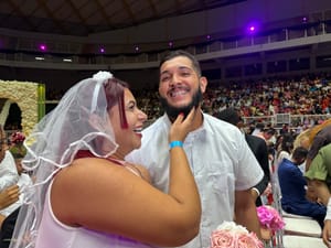 CASAMENTO ABENÇOADO LOTA GINÁSIO EM CUIABÁ E TEM GOVERNADOR MAURO MENDES E PRIMEIRA-DAMA VIRGINIA MENDES COMO PADRINHOS