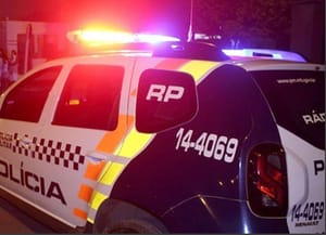 Homem é preso após ameaçar esposa com canivete