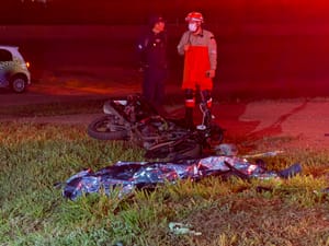 Motociclista perde controle da moto, bate em poste e morre no Distrito Industrial