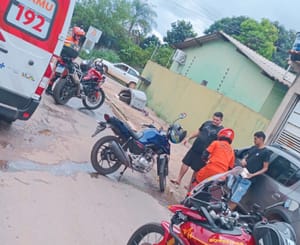 URGENTE: Motocicleta é atingida por carro e jovem de 19 anos fica ferido em Várzea Grande