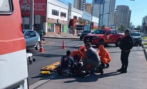 URGENTE: Colisão entre carro e moto deixa motociclista ferido na Avenida do CPA