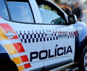 Homem é preso após agredir companheira e resistir à abordagem policial