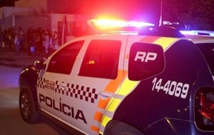 Denúncia de maus-tratos leva mãe à prisão e irmãs são acolhidas