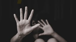 Jovem foge de casa e denuncia irmão por abusos contínuos em Cuiabá